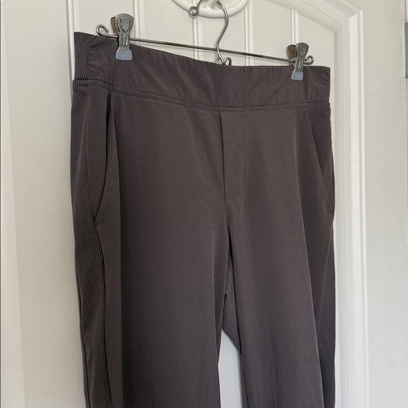 Athleta - Brooklyn Mid Rise Ankle Pant - Size 6 - Good Condition!! - Picture 5 of 9